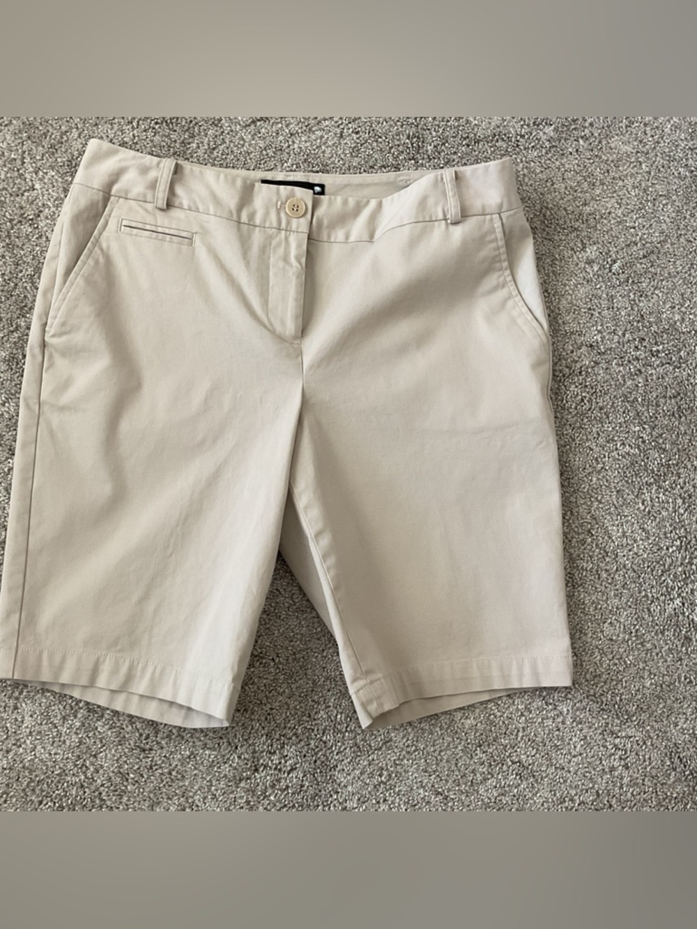 Talbots Woman’s Light Khaki Size 6 Petite Bermuda Shorts